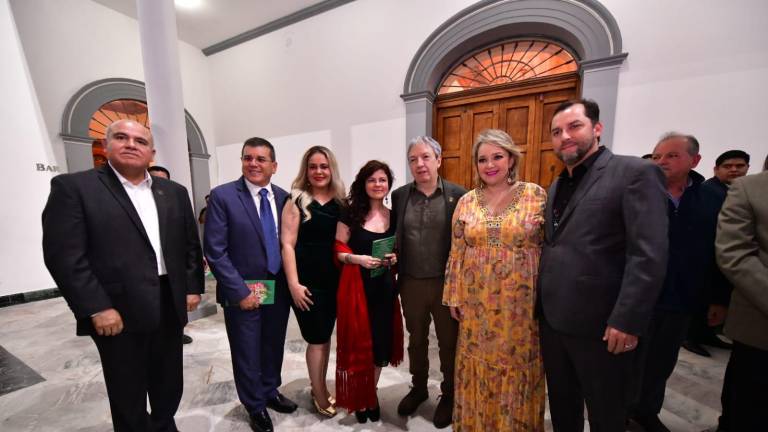 Gerardo Alapizco, el Alcalde Édgar González, María Teresa Apodaca de González, Sarah Kuzmicz de Toscana, David Toscana, Eneyda Rocha de Cano y Jorge Antonio Cano Félix.