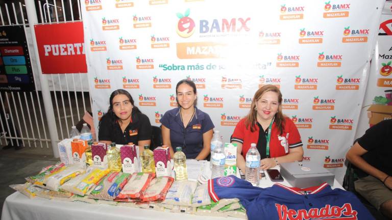 Se puso en marcha la Serie del Banco de Alimentos de Mazatlán IAP “Pega un Home Run por la alimentación 2024” en el Teodoro Mariscal.