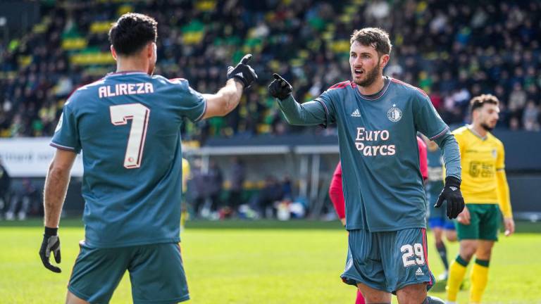Santiago Giménez sigue anotando en la Eredivisie.
