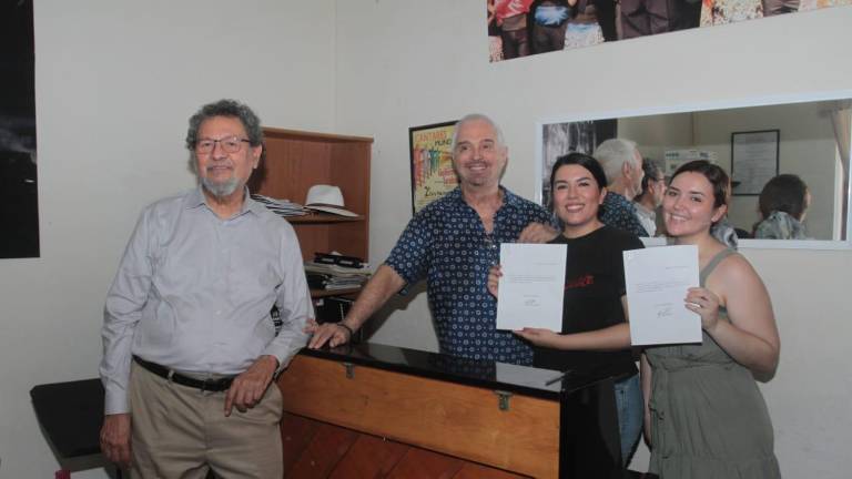 Élmer Mendoza, Enrique Patrón de Rueda, Laura Elena Leyva Rojas y Rosa María Ferreiro Ruiz.