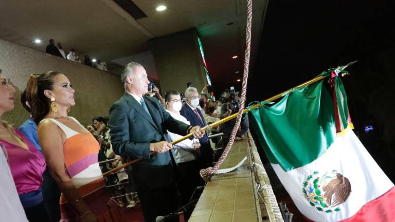 El Gobernador Quirino Ordaz Coppel encabezó su última ceremonia del Grito de Independencia.