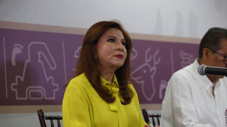 La Secretaria de Educación en Sinaloa, Gloria Himelda Félix Niebla, habla sobre las clases en Villa Juárez, Navolato.
