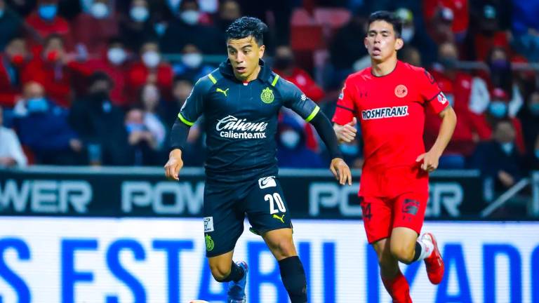 Toluca y Chivas igualan a un gol.