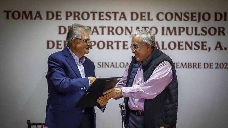 El Gobernador Rubén Rocha Moya toma protesta a David Eduardo Vargas Rodríguez.