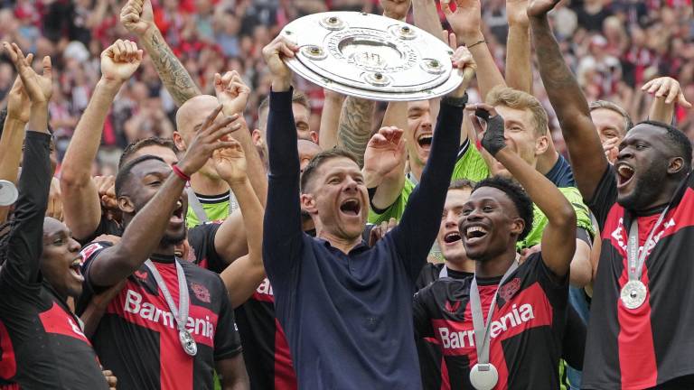 Xabi Alonso le dio tres títulos como entrenador al Bayer Leverkusen.