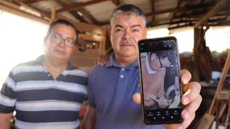 Felipe y Jesús Manuel mantienen vivo el oficio heredado por su padre: el de la carpintería.