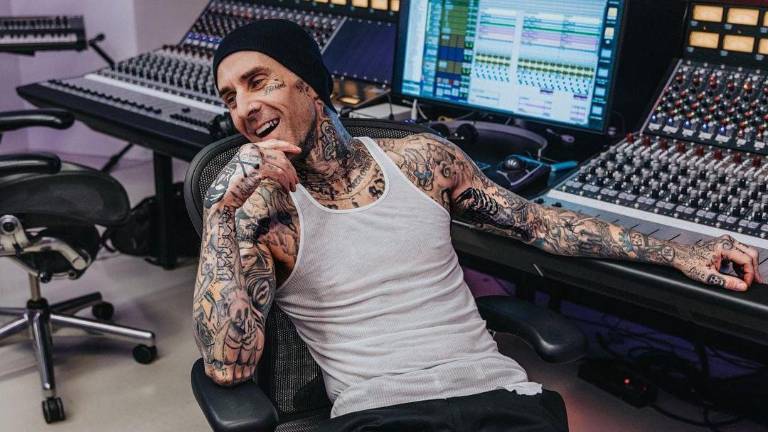 Travis Barker baterista de Blink 182 se encuentra hospitalizado en Los Ángeles.
