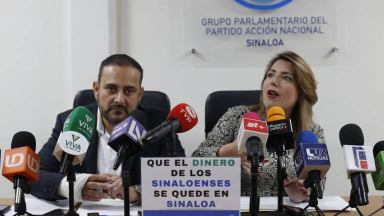 Conferencia de prensa de la Diputada por el PAN, Roxana Rubio Valdez, y de l Diputado Jorge Antonio González Flores.