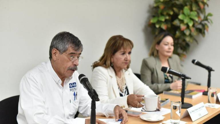 Óscar Loza Ochoa cuando entregó en el Congreso de Sinaloa el informe de 2024.