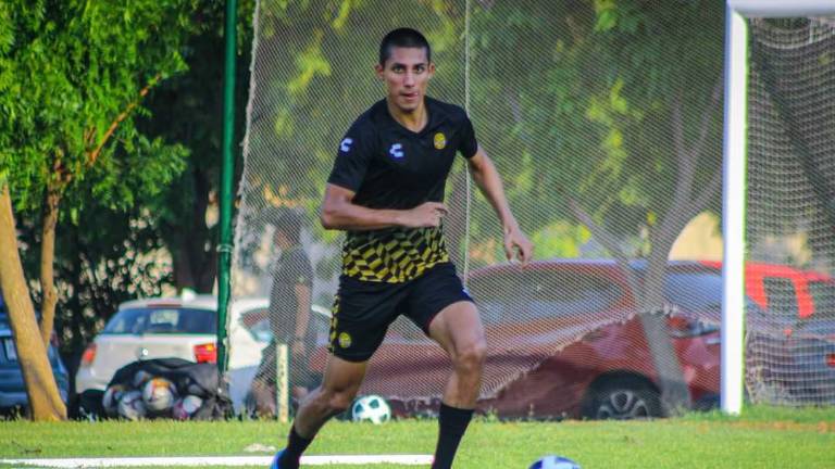 Mirsha Herrera hace su debut con el primer equipo de Dorados.