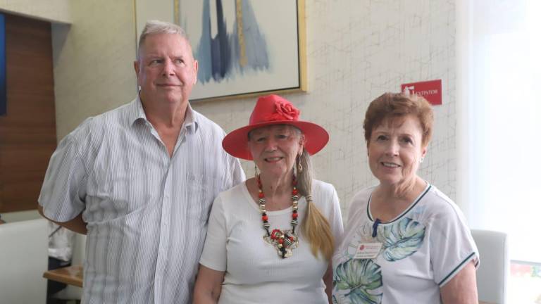 Erling Biggness, Linda Hanawalt y Arlene Slephenson.