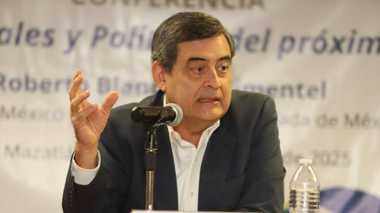 Blancarte Pimentel recordó que la elección del Papa se hace mediante un Cónclave en el que participan los cardenales que pueden hacerlo y que cuentan con menos de 80 años al día de la muerte del Papa.