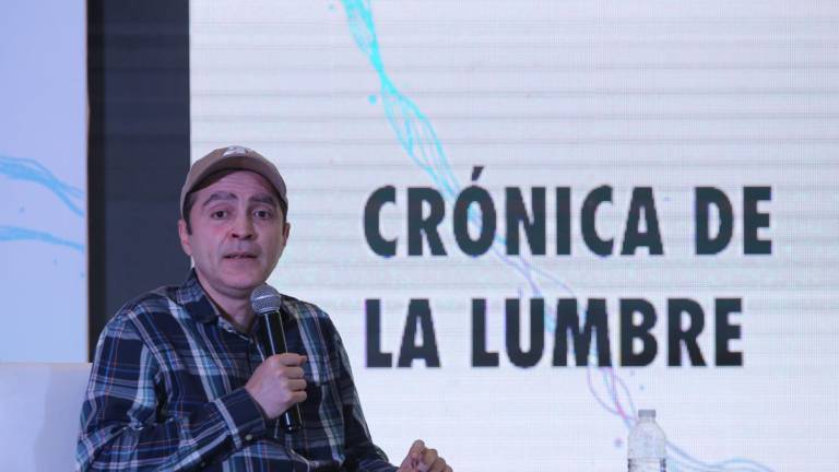 Presenta Geney Beltrán historias entrelazadas de violencia con ‘Crónica de la lumbre’, en la FeliUAS 2025.