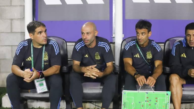 Javier Mascherano dirigiría a su primer club.