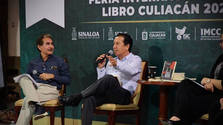 Joaquín Leyva participa en la Feria Internacional del Libro Culiacán.