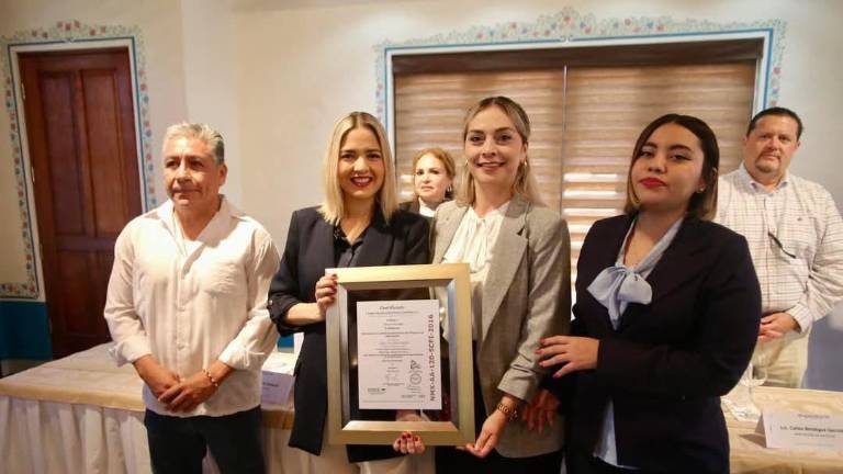 Estrella Palacios Domínguez anunció que el Gobierno Municipal trabaja en la certificación de la principal playa de Mazatlán.