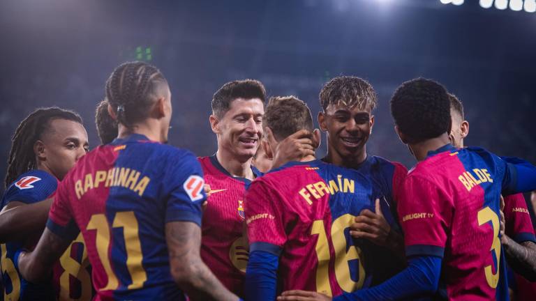 Barcelona mete presión a los punteros.