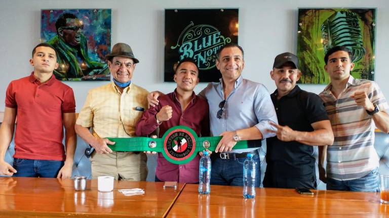 La presentación de la función “Cuentas Pendientes” contó con algunos de los pugilistas que formarán parte.