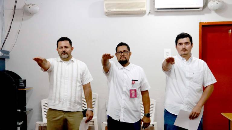 El Alcalde de Escuinapa tomó protesta a tres funcionarios, entre ellos el Oficial Mayor, que requiere la aprobación de Cabildo.