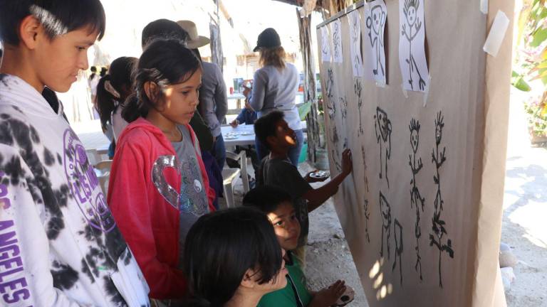 Los niños aprendieron y se divirtieron con actividades especiales para ellos.