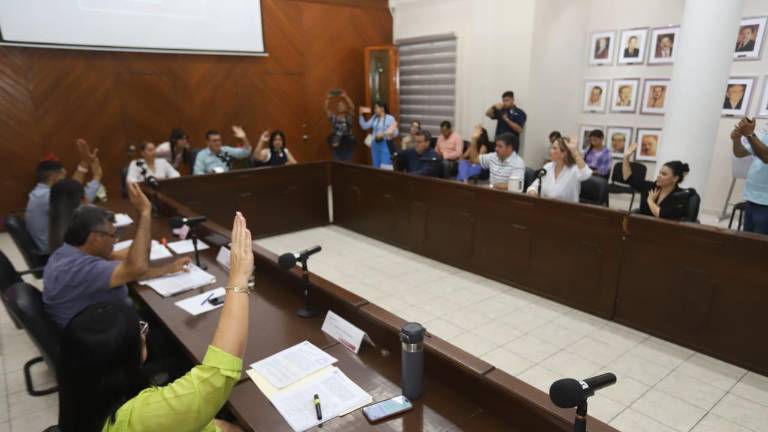Sesión de Cabildo del Ayuntamiento de Mazatlán donde dan paso a la construcción del World Trade Center.