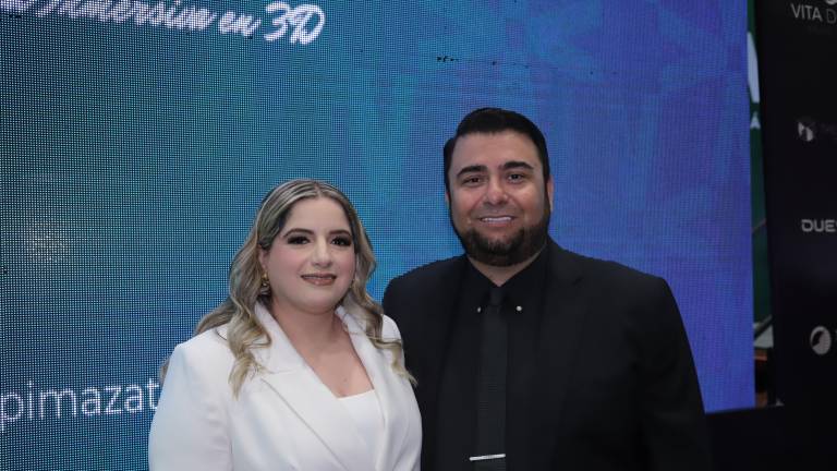 Aliki Athanasópulos y Luciano Carrasco Altamirano, nuevo dirigente de la AMPI Mazatlán.