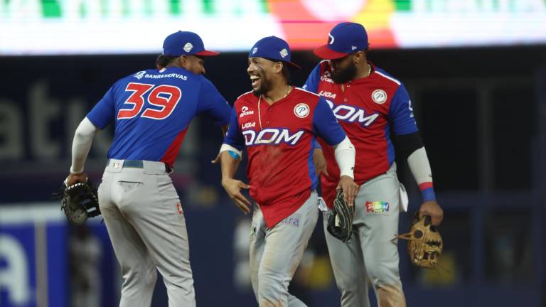 Los dominicanos celebran su pase a la final.