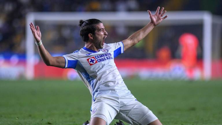 Ignacio Rivero festeja el gol del empate celeste.