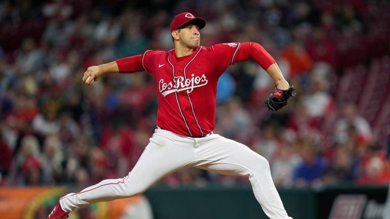 Luis Cessa no obtuvo crédito en el encuentro que los Rojos perdieron ante los Piratas.
