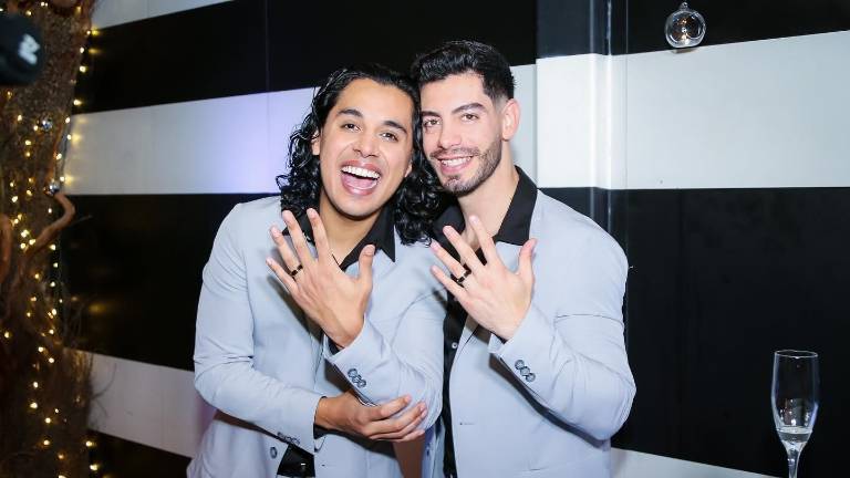 Jhonny Caz felizmente casado con su pareja Jonathan Bencomo.