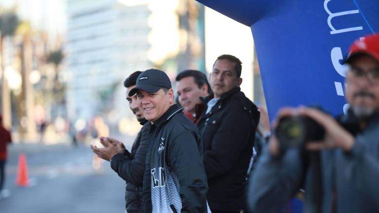 Édgar González en la competencia de triatlón.
