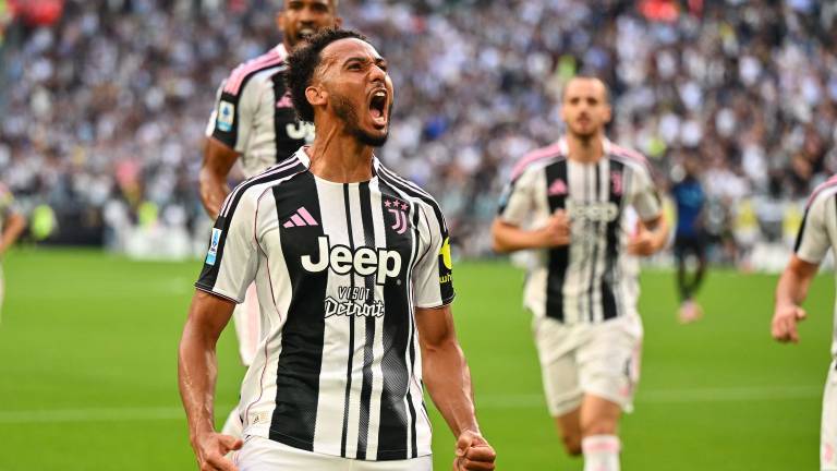 Vasilije Adzic celebra el gol que le terminó por dar el triunfo y los tres puntos a la Juventus sobre el Inter de Milán.
