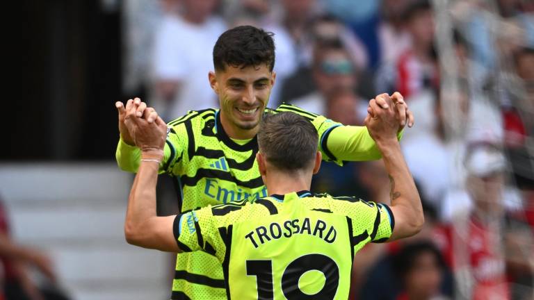 Leandro Trossard celebra su gol.