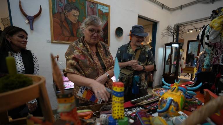 En esta edición en las diferentes galerías del Centro Histórico de Mazatlán, los visitantes locales, residentes y turistas, podrán apreciar obras pictóricas, escultura, alfarería, joyería, fotografía, dibujo y textil.