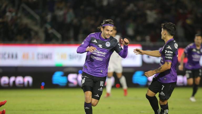 Nicolás Benedetti celebra su anotación.