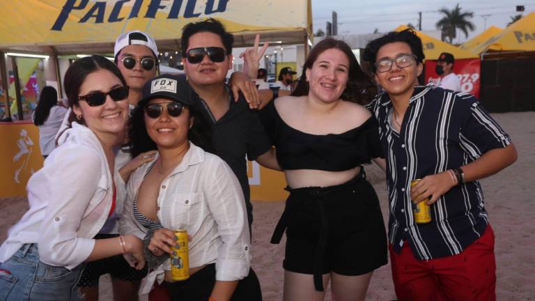 Bryan Brito, Hugo Noé, Karely Arámburo, Andrés González, Estefanía Tirado y Melany Lizárraga.