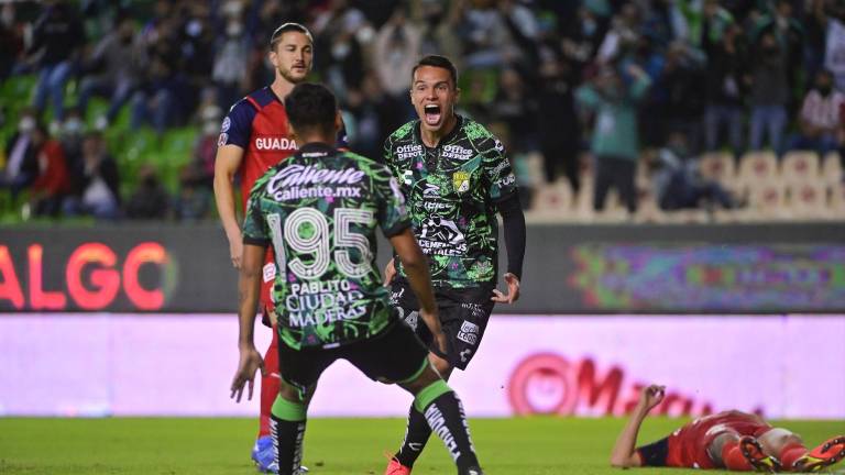 León saca triunfo de último minuto.