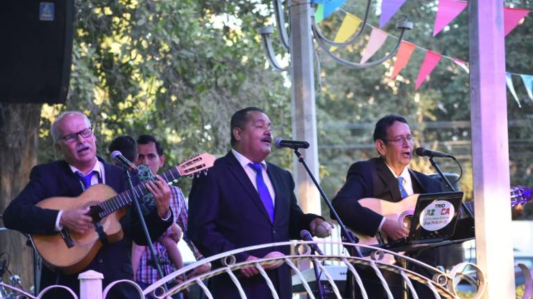 El Trío Azteca participó en la celebración de las Tardes de Danzón.