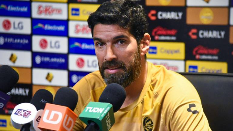 Sebastián Abreu motiva a la afición de Dorados previo al inicio del Clausura 2025.