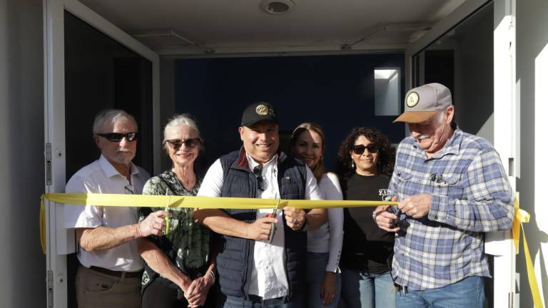 El Club Rotario Mazatlán Norte, la asociación Amigos de Barrón y La Viña Mazatlán, inauguraron la primera clínica médica y dental en la comunidad de Barrón.