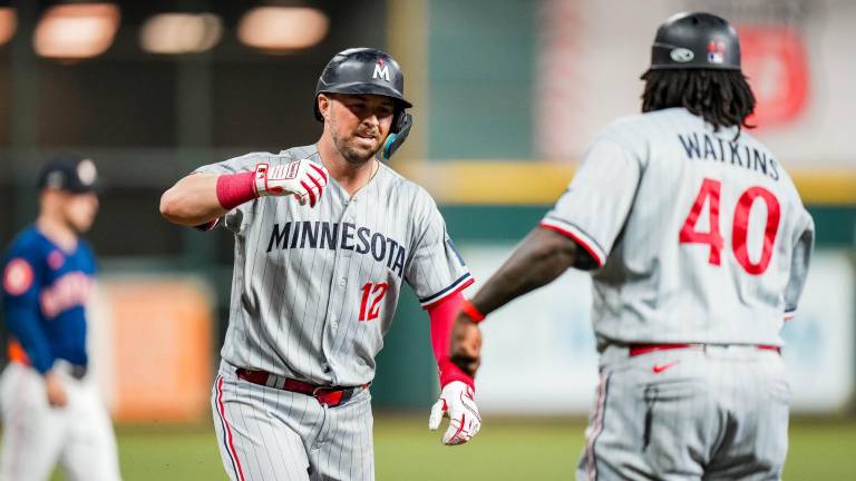 La ofensiva de los Mellizos hizo lo necesario para imponerse a los Astros en el Juego 2.