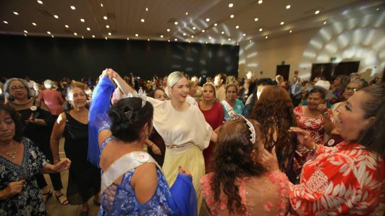 A la celebración asistieron 620 abuelitas y abuelitos de los 48 grupos que integran el padrón de adultos mayores de DIF Mazatlán.