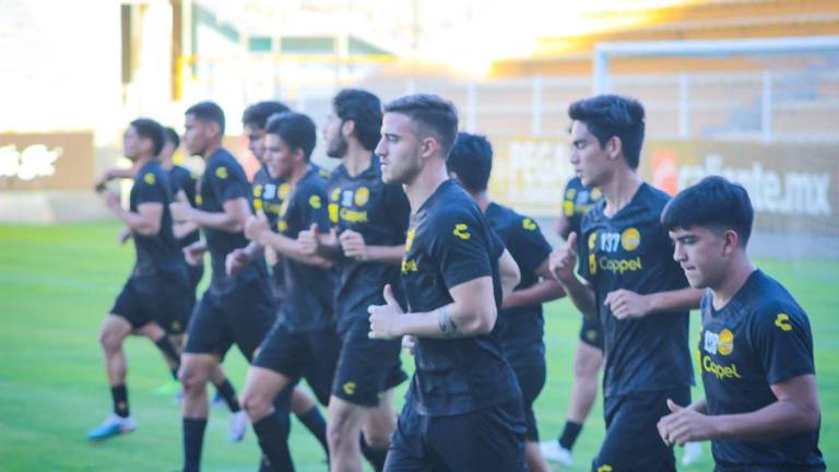 Un total de 25 futbolistas reportaron en el primer día.