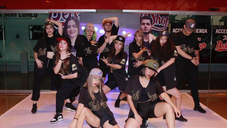 Las nuevas gorras fueron presentadas con números musicales.