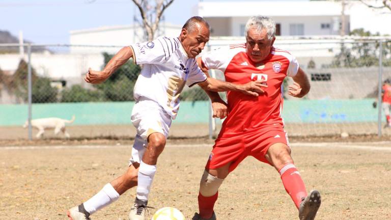 La Liga de Futbol Veteranos Platino tuvo enfrentamientos de mucha intensidad.