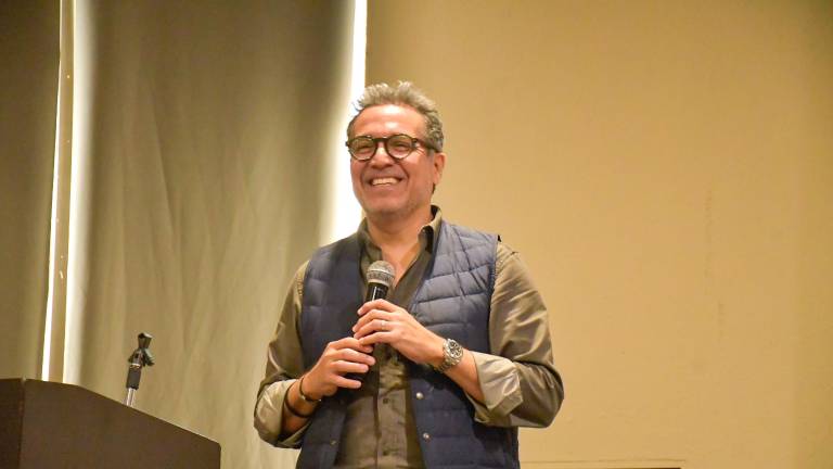 Luis Osuna Vidaurri ofrece la conferencia magistral “Fomento a la Cultura Empresarial”.