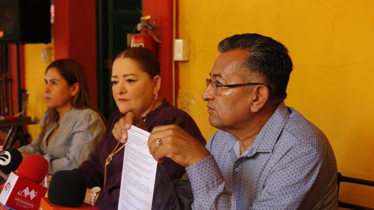 Integrantes del movimiento “Somos más que 53” del SNTE denuncian corrupción en la asignación de plazas directivas.