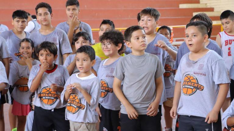Decenas de menores compartieron aprendizaje y diversión en el Campamento de Verano de Basquetbol del Gobierno de Rosario.