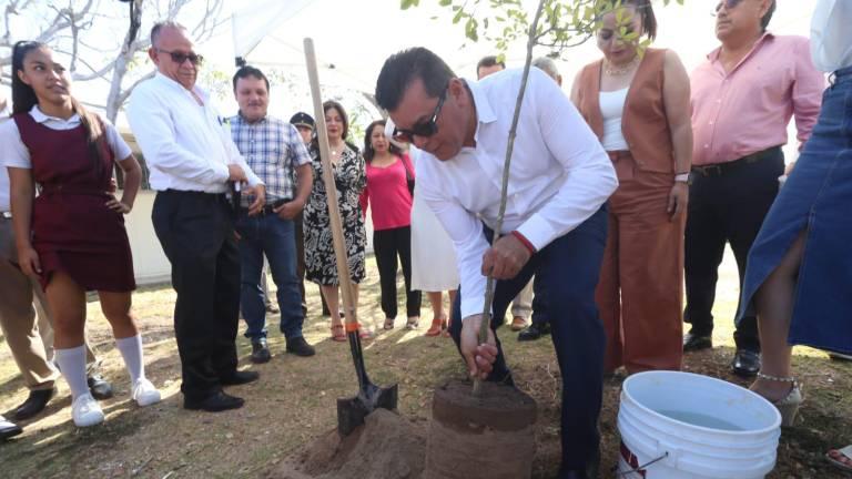 El Alcalde de Mazatlán, Édgar González Zataráin, llamó a sus funcionarios a no perder el tiempo en proselitismo.
