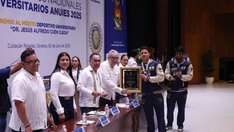 La UAS entregó reconocimientos a deportistas universitarios que fueron ganadores en el Campeonato ANUIES 2025.
